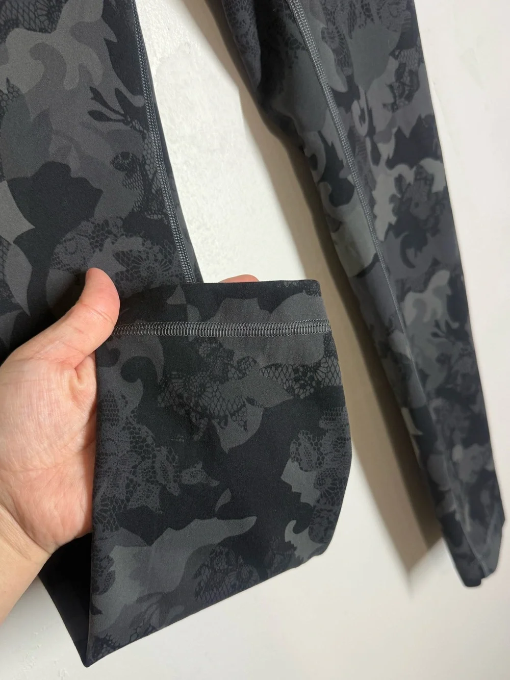 Lululemon Wunder Train High-Rise Tight 25"
Women's Leggings/Tights - Picture 6 of 9